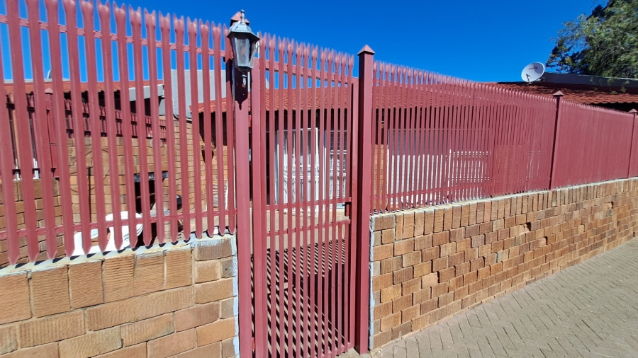 4 Bedroom Property for Sale in Langenhovenpark Free State